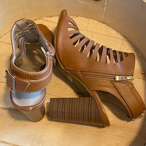 women’s heel sandal